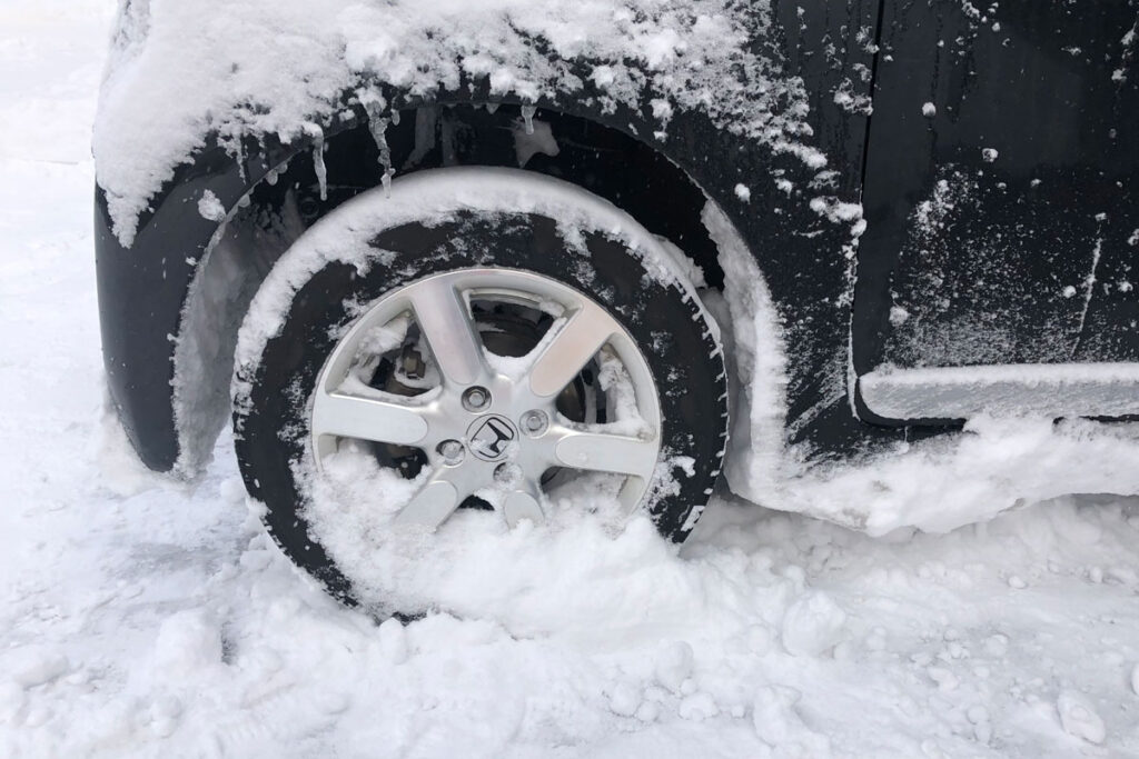 タイヤ周りの雪